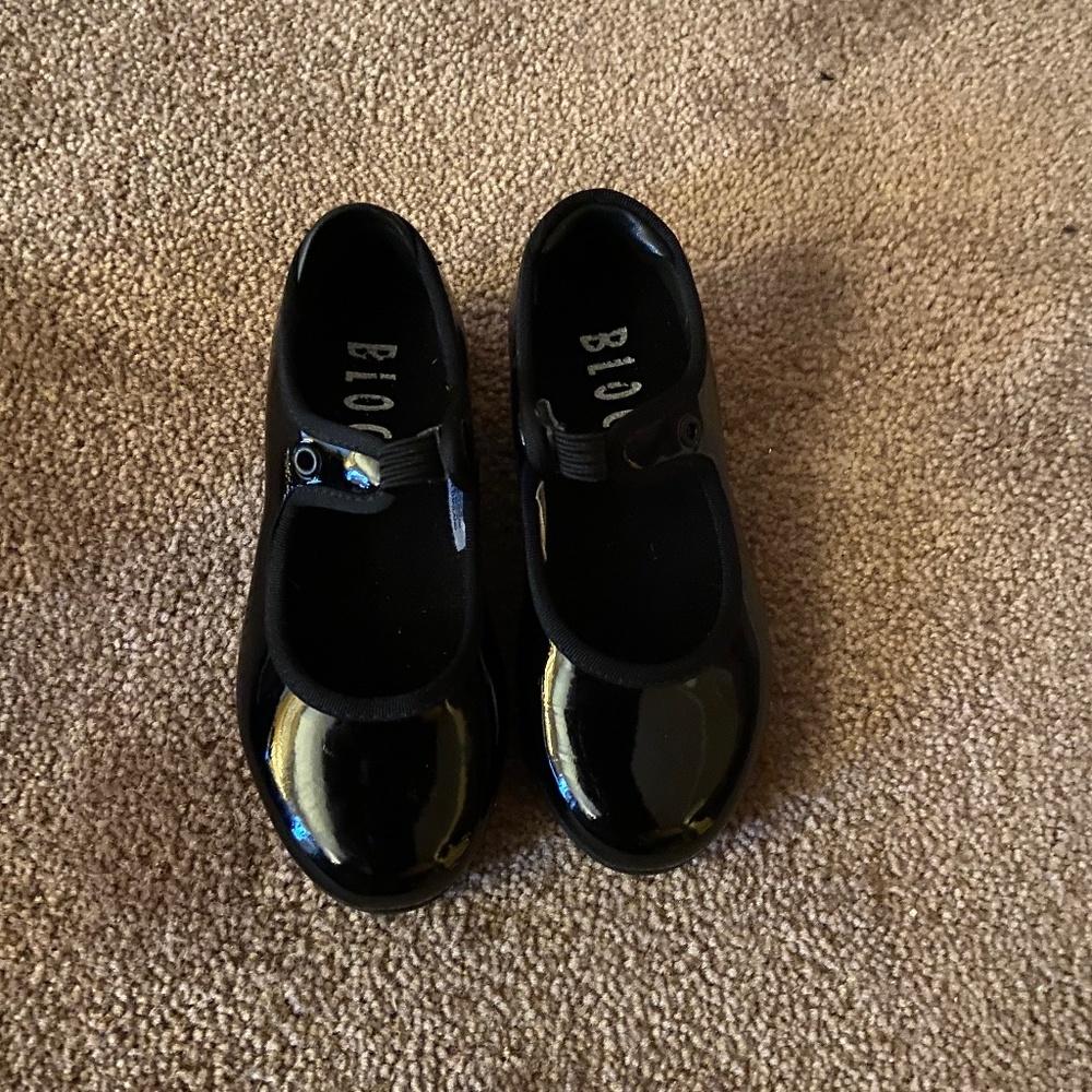 Tap dancing shoes